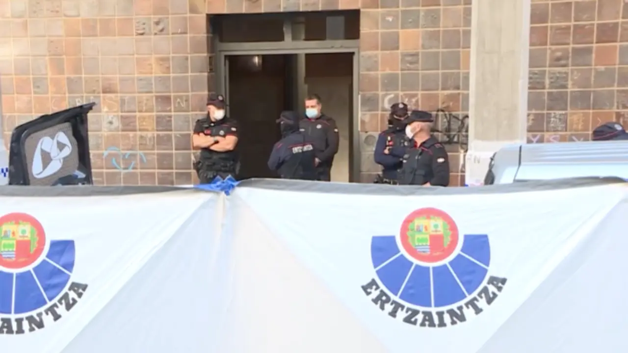 La Polic&iacute;a en el lugar de los hechos. / RTVE