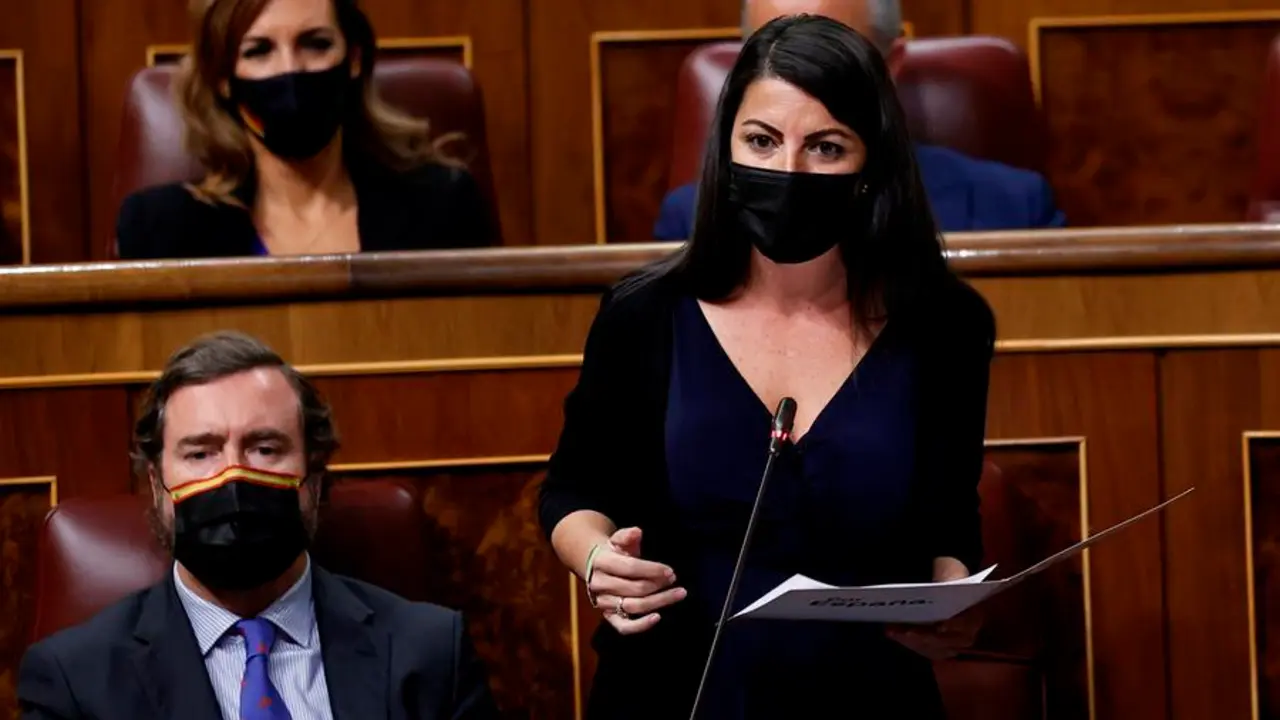 La diputada de Vox Macarena Olona interviene durante la sesi&oacute;n de control al Gobierno celebrada este mi&eacute;rcoles en el Congreso de los Diputados. EFE/Chema Moya