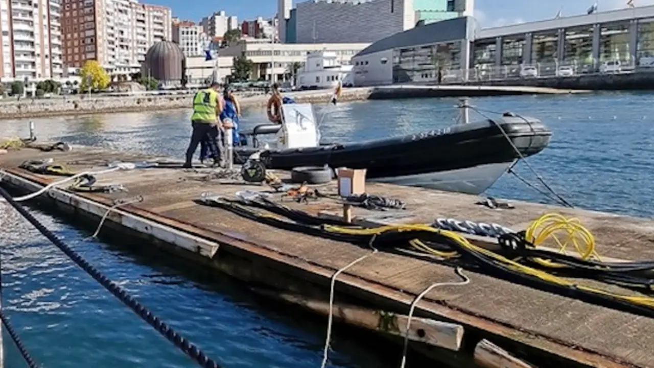 Operarios durante los primeros trabajos en Puertochico. / alerta