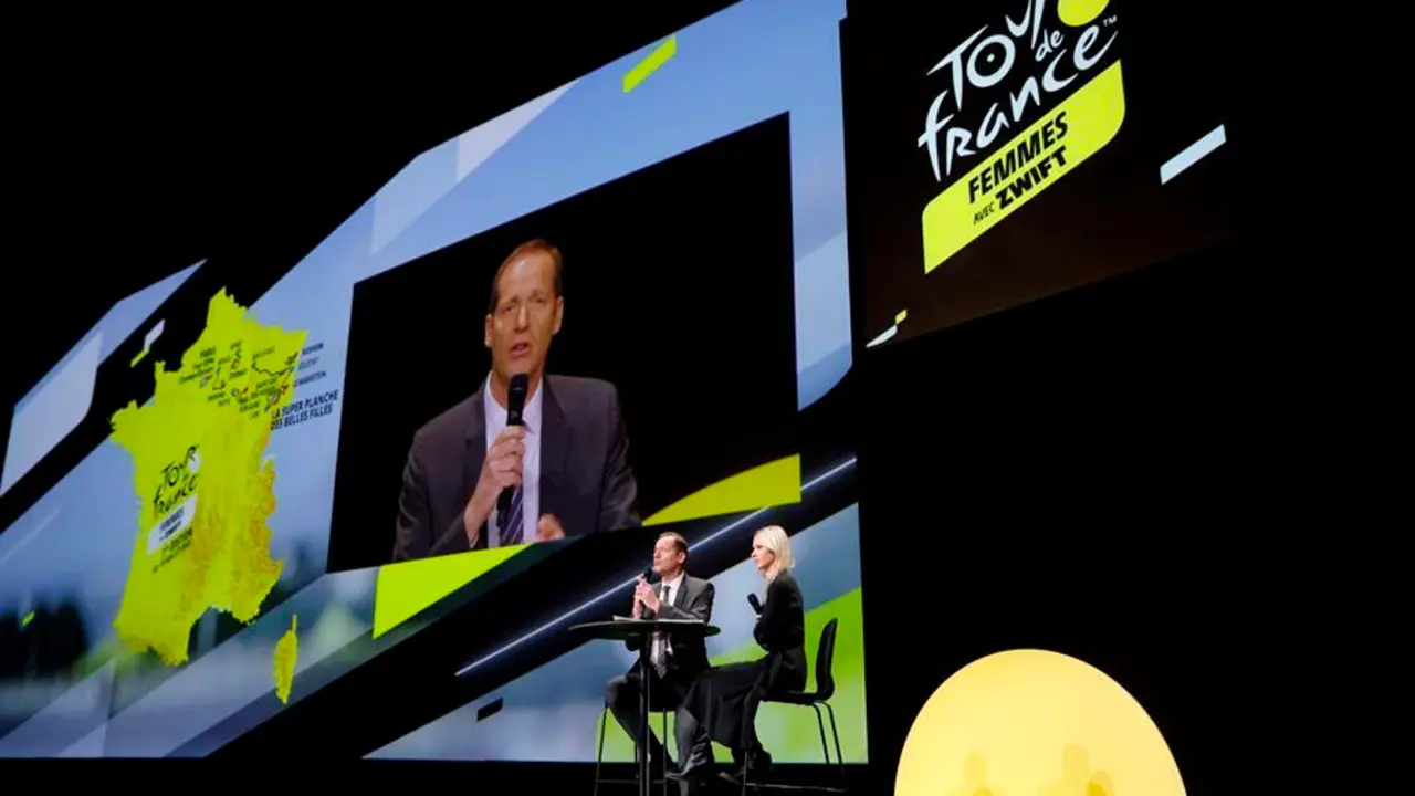 El director general del Tour de Francia, Christian Prudhomme (izq.), y la directora general del Tour de Francia femenino, Marion Rousse (dcha.), hablan durante la presentaci&oacute;n de la carrera ciclista Tour de Francia 2022 en Par&iacute;s, Francia, el 14 de octubre de 2021. La 109&ordf; edici&oacute;n del Tour de Francia saldr&aacute; de Copenhague (Dinamarca) el 1 de julio de 2022 y llegar&aacute; a Par&iacute;s el 24 de julio de 2022. (Ciclismo, Abierto, Dinamarca, Francia, Copenhague) EFE/EPA/YOAN VALAT


Traducci&oacute;n realizada con la versi&oacute;n gratuita del traductor www.DeepL.com/Translator