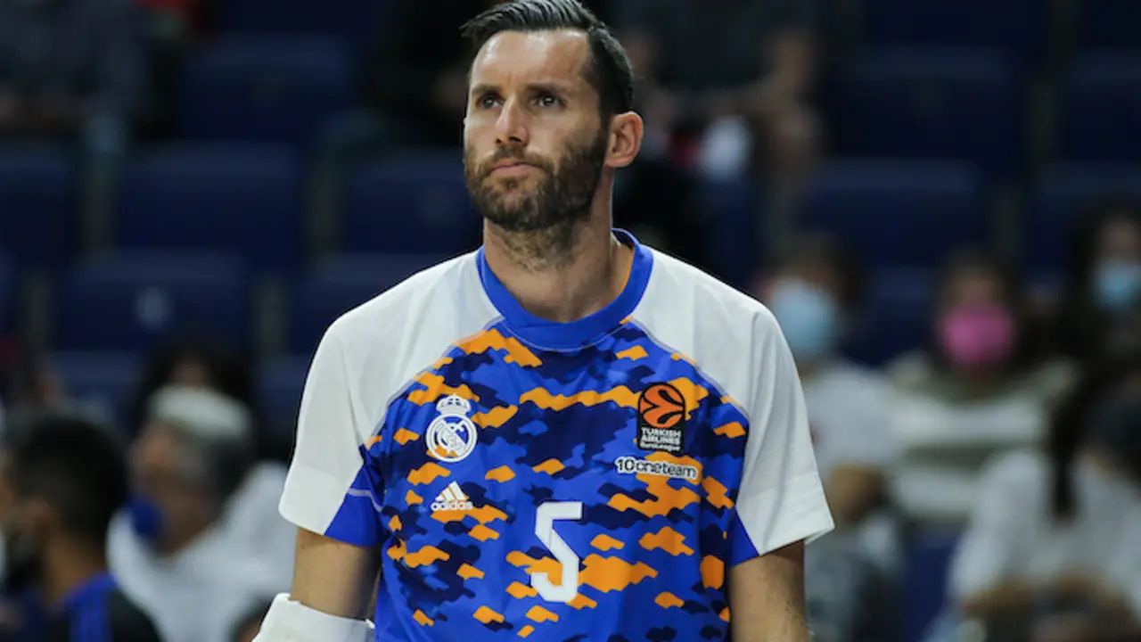 Rodolfo Fern&aacute;ndez Farres "Rudy" del Real Madrid mira durante el partido de baloncesto de la Turkish Airlines Euroleague entre el Real Madrid y el A.S. Monaco en el Wizink Center el 13 de octubre de 2021 en Madrid, Espa&ntilde;a.