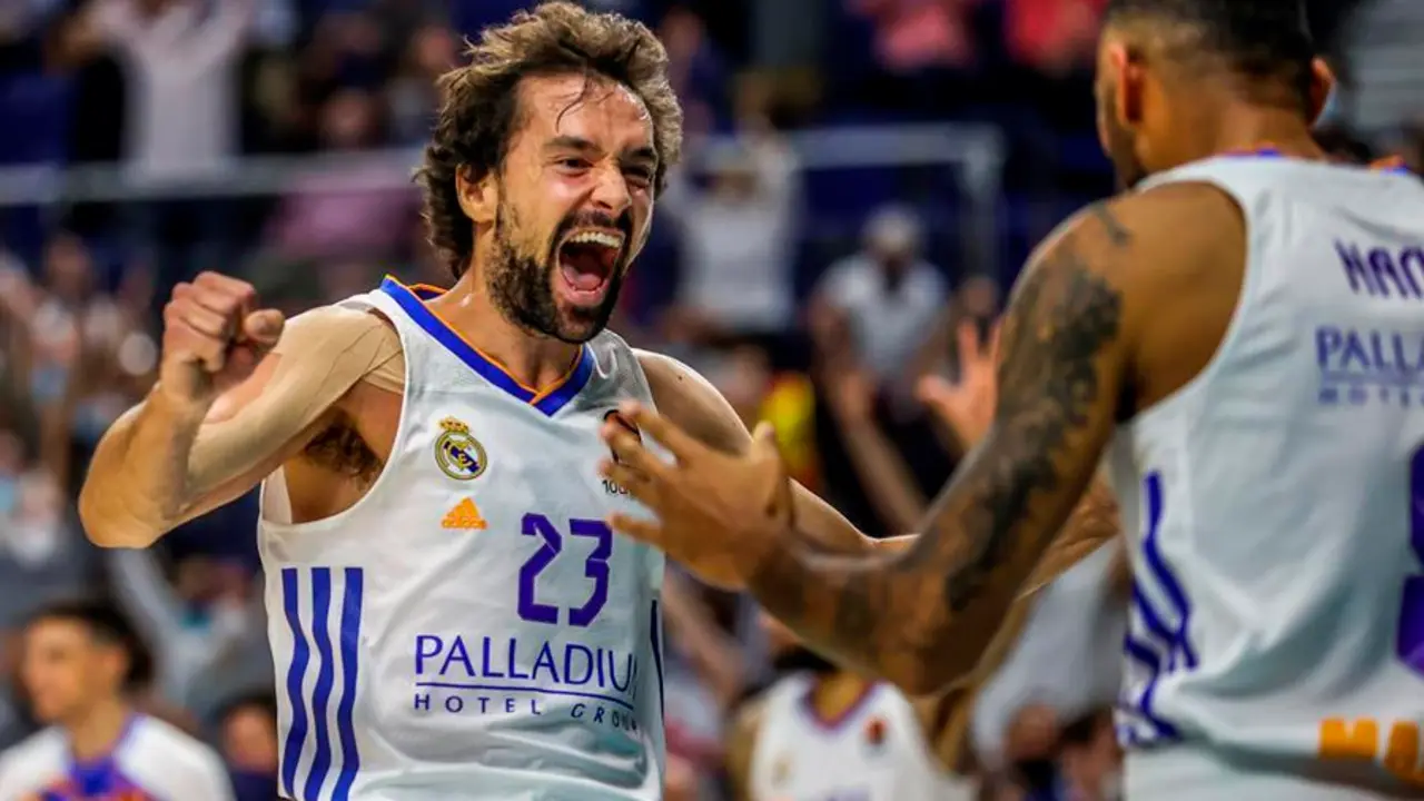 El base del Real Madrid Sergio Llull durante el partido de la cuarta jornada de la fase regular de la EuroLiga que Real Madrid y Panathinaikos juegan hoy viernes en el WiZink Center, en Madrid. EFE/JuanJo Mart&iacute;n