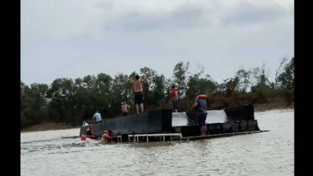 Barco con pescadores se hunde en el r&iacute;o Paraguay Foto: Reproducci&oacute;n