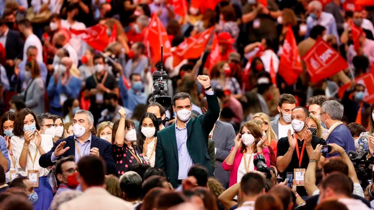 El presidente del Gobierno y Secretario General del PSOE, Pedro Sanchez, clausura del 40 Congreso Federal del partido que se ha celebrado en Valencia.EFE/ Biel Ali&ntilde;o