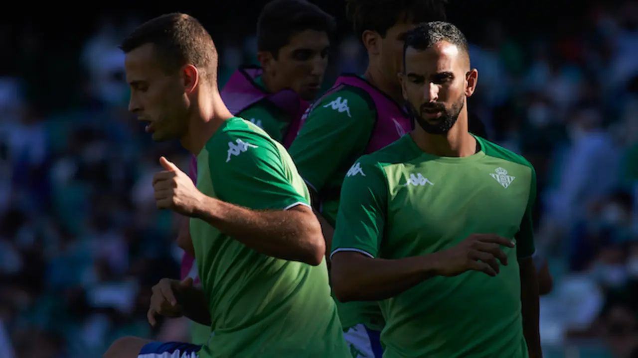 Sergio Canales and Martin Montoya of Real Betis warm up during the UEFA Europa League, Group G, football match played between Real Betis and Celtic FC at Benito Villamarin stadium on September 16, 2021, in Sevilla, Spain.
AFP7 /  Europa Press
16/9/2021 ONLY FOR USE IN SPAIN