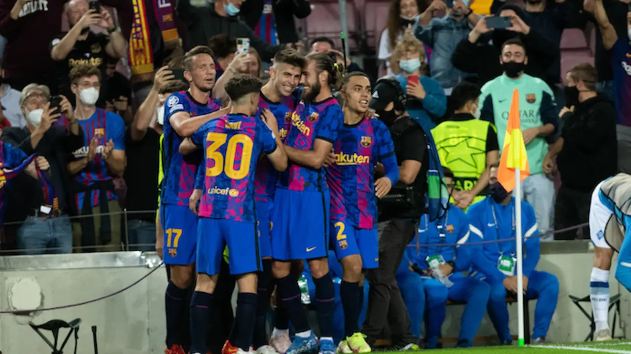 Gerard Piqu&eacute;, del FC Barcelona, celebra un gol con sus compa&ntilde;eros durante la Liga de Campeones de la UEFA, partido de f&uacute;tbol jugado entre el FC Barcelona y el Dinamo de Kiev en el estadio Camp Nou el 20 de octubre de 2021, en Barcelona, Espa&ntilde;a. AFP7 / Europa Press