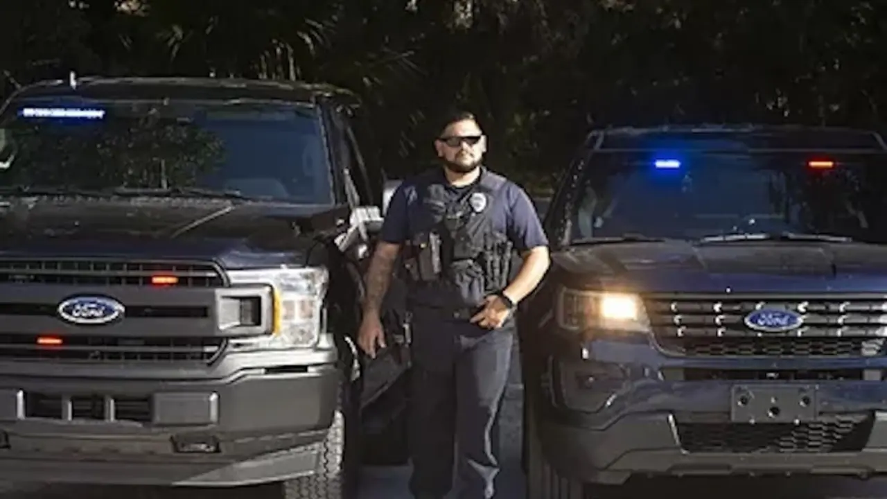 El FBI blinda la entrada del Parque Ambiental Myakkahatchee Creek, en Florida.AFP