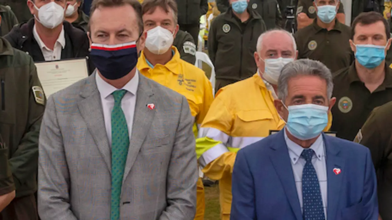 El presidente M. A. Revilla y el consejero de Medio Ambiente, G. Blanco. / ALERTA