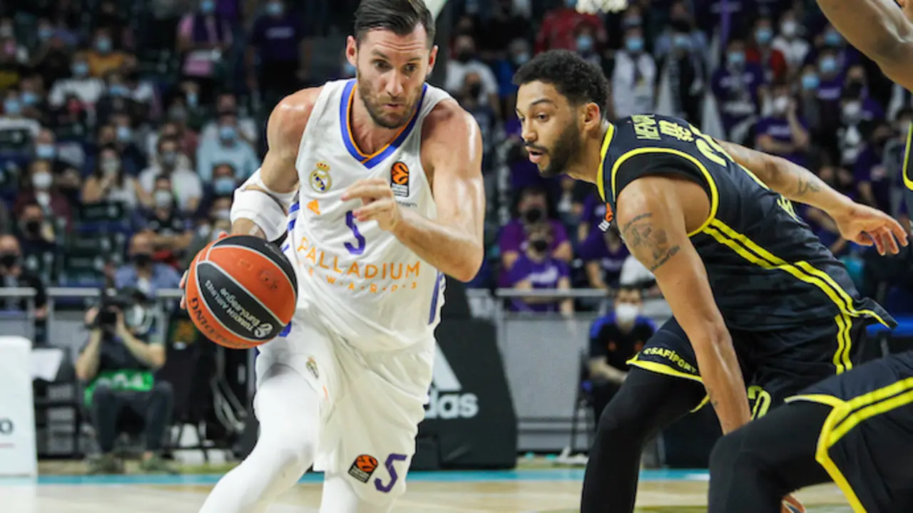 Rodolfo Fern&aacute;ndez Farres "Rudy" del Real Madrid y Pierre Henry del Fenerbahce en acci&oacute;n durante el partido de baloncesto de la Turkish Airlines Euroleague entre el Real Madrid y el Fenerbahce en el Wizink Center el 21 de octubre de 2021 en Madrid, Espa&ntilde;a.
Firma
AFP7 / Europa Press - S&oacute;lo para uso en Espa&ntilde;a