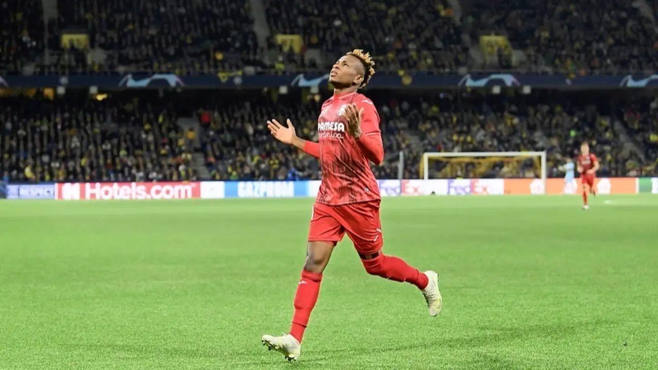 El jugador del Villarreal, Samuel Chimerenka Chukwueze, celebrado un gol en la Liga de Campeones. / EFE