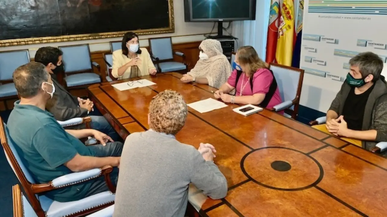 Igual en la reuni&oacute;n delegaci&oacute;n ministra Cooperaci&oacute;n saharaui.