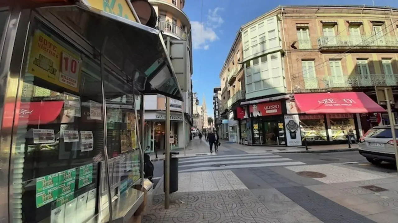 Vista de la calle Consolaci&oacute;n en Torrelavega. / S. D&iacute;az