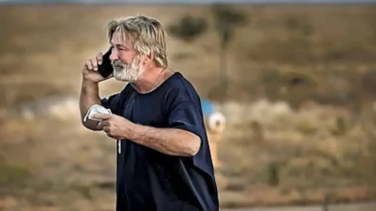 El actor Alec Baldwin momentos despu&eacute;s del accidente.Jim WeberAP
