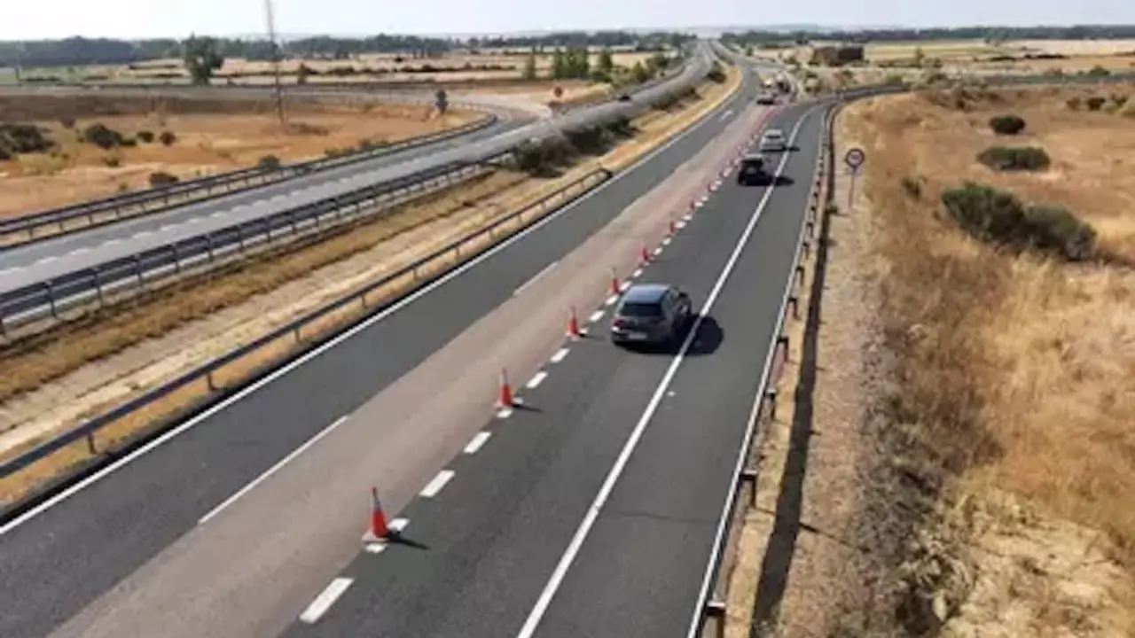 Fotograf&iacute;a del desv&iacute;o existente en la A67 a la altura de Fr&oacute;mista. - DELEGACI&Oacute;N GOBIERNO CYL.