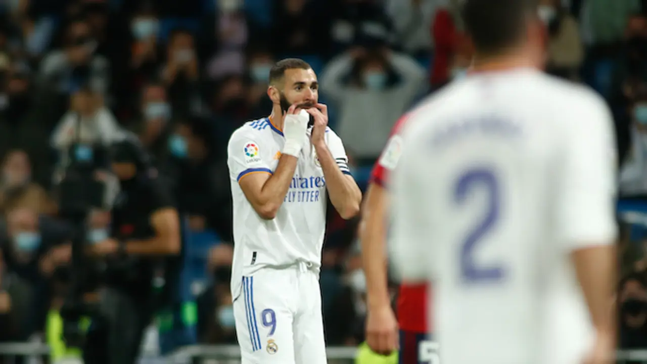 Karim Benzema, del Real Madrid, se lamenta durante el partido de f&uacute;tbol de la Liga Santander entre el Real Madrid y el CA Osasuna en el estadio Santiago Bernab&eacute;u el 27 de octubre de 2021, en Madrid, Espa&ntilde;a.
Firma
AFP7 / Europa Press - S&oacute;lo para uso en Espa&ntilde;a