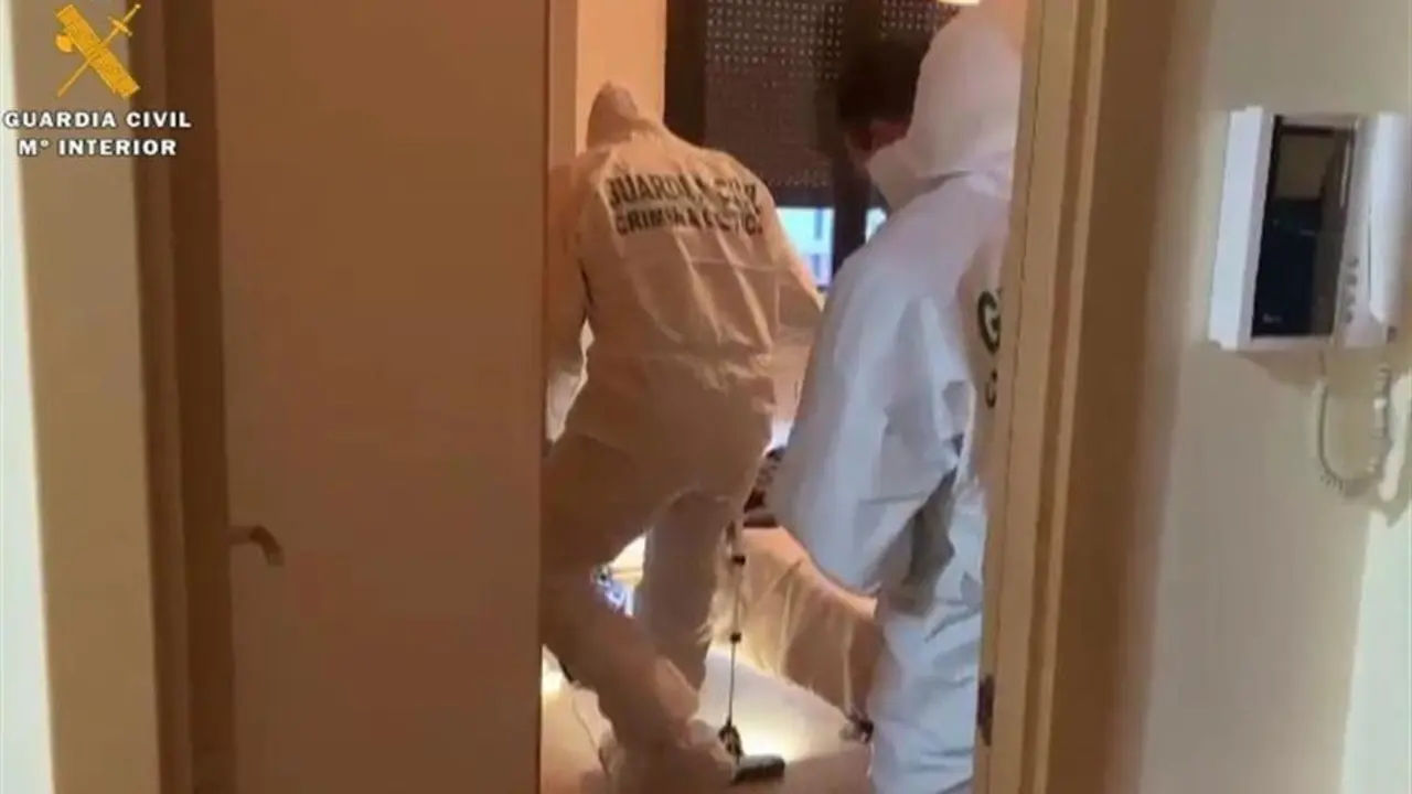 La Guardia Civil reconstruye el homicidio de un ni&ntilde;o de 9 a&ntilde;os, &Aacute;lex, en Lardero (La Rioja), en casa del detenido, que estaba en libertad condicional desde abril de 2020, tras haber sido condenado por el asesinato y agresi&oacute;n sexual a una joven, a la que acuchill&oacute; 17 veces en 1998 en Logro&ntilde;o. /Guardia Civil