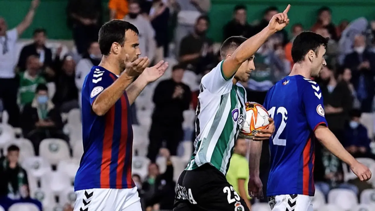 El Racing intentar&aacute; en Ir&uacute;n pasar p&aacute;gina respecto a la eliminaci&oacute;n copera. / Hardy