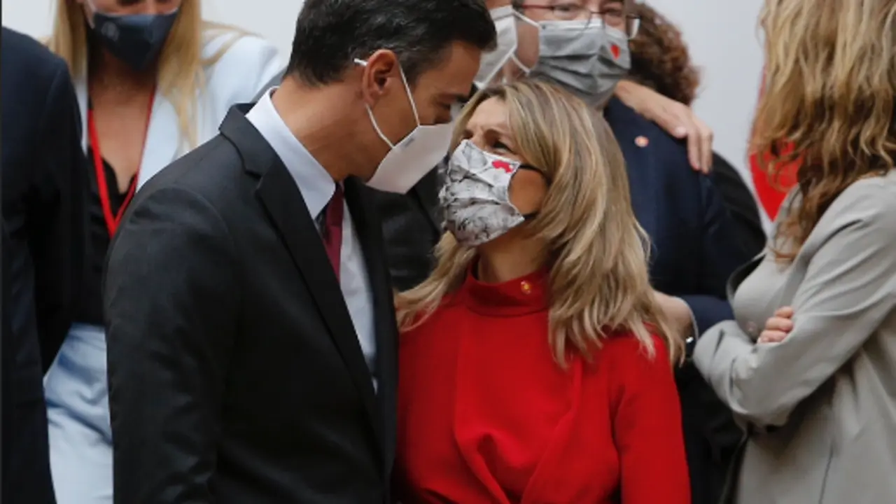 El presidente del Gobierno, Pedro S&aacute;nchez y la vicepresidenta segunda y ministra de Trabajo y Econom&iacute;a Social, Yolanda D&iacute;az. Jorge Armestar / Europa Press