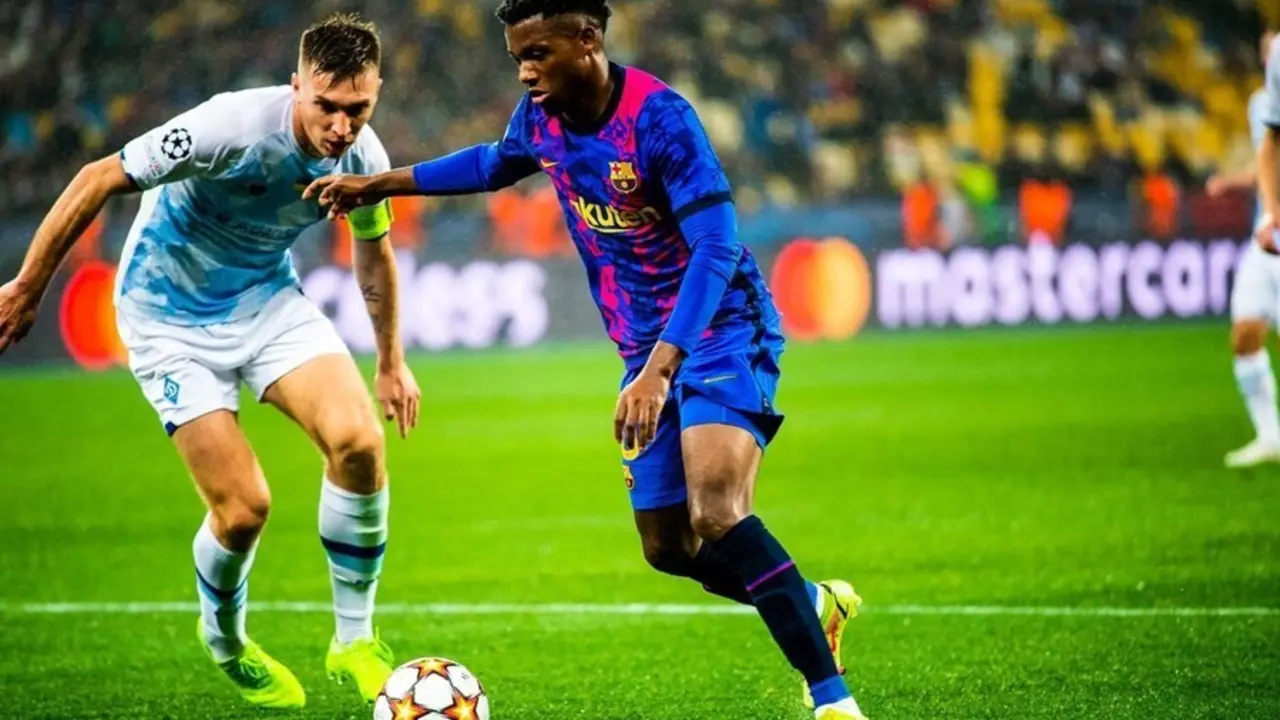 El jugador del FC Barcelona en una acci&oacute;n del partido contra el Dinamo Kiev de la Liga de Campeones, disputado en el NSC Olimpiyskiy de Kiev.