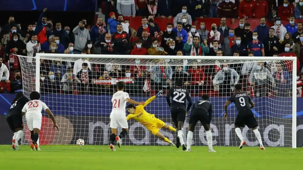 Gol de Davis de penalti en el Sevilla - Lille