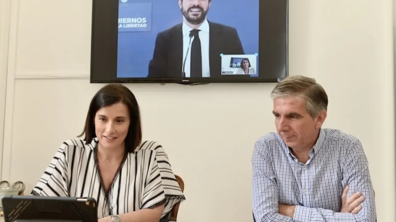 Gema Igual y C&eacute;sar D&iacute;az se re&uacute;nen con Pablo Casado. / ALERTA