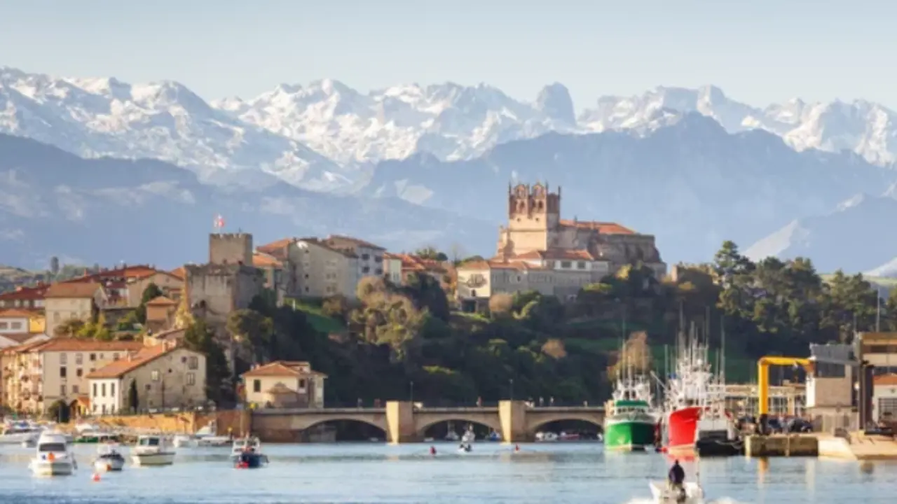 Vista de los Picos de Europa desde San Vicente. / ALERTA
