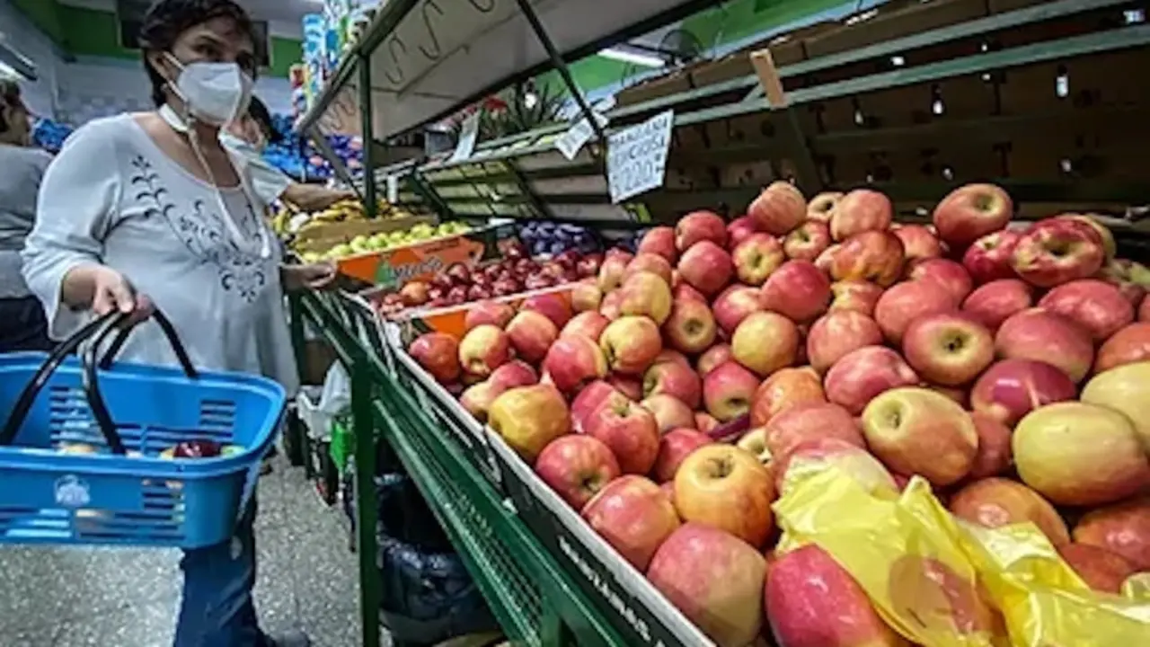 Imagen de archivo de una fruter&iacute;aJuan Ignacio RoncoroniEFE
