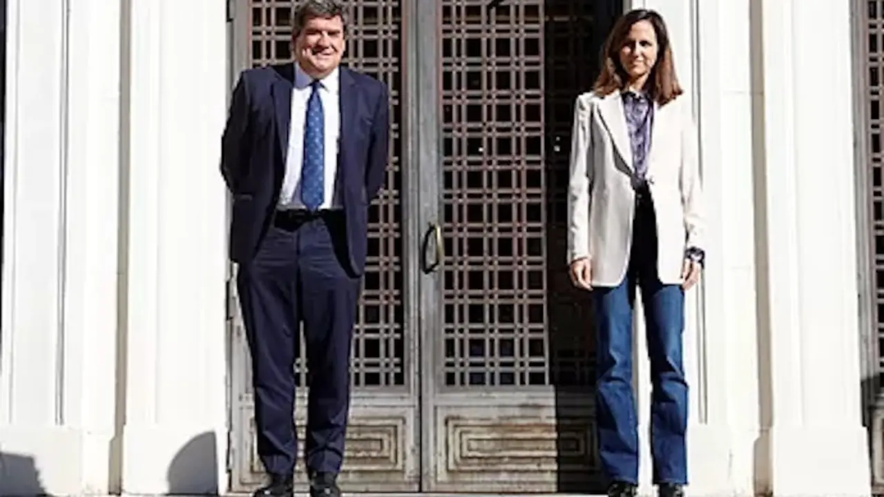 El ministro de Seguridad Social, Jos&eacute; Luis Escriv&aacute;, y la ministra de Derechos Sociales y Agenda 2030, Ione Belarra.EFE