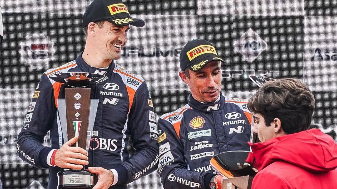 Dani Sordo en el podio.
