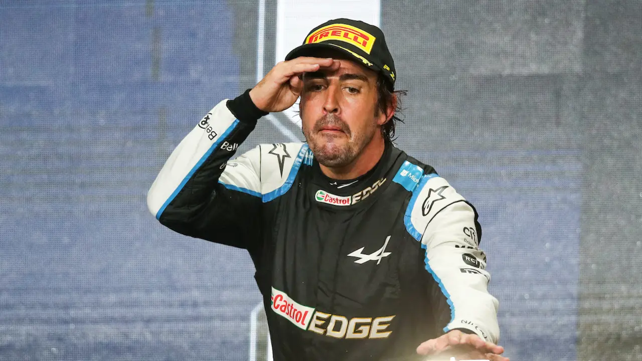 ALONSO Fernando (spa), Alpine F1 A521, retrato celebrando el podio durante el Gran Premio Ooredoo de Qatar 2021 de F&oacute;rmula 1, vig&eacute;sima ronda del Campeonato Mundial de F&oacute;rmula 1 de la FIA 2021 del 19 al 21 de noviembre de 2021 en el Circuito Internacional de Losail, en Lusail, Qatar - Foto Florent Gooden / DPPI