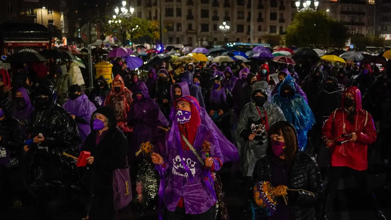 Manifestaci&oacute;n por el 25N en Santander. / HARDY