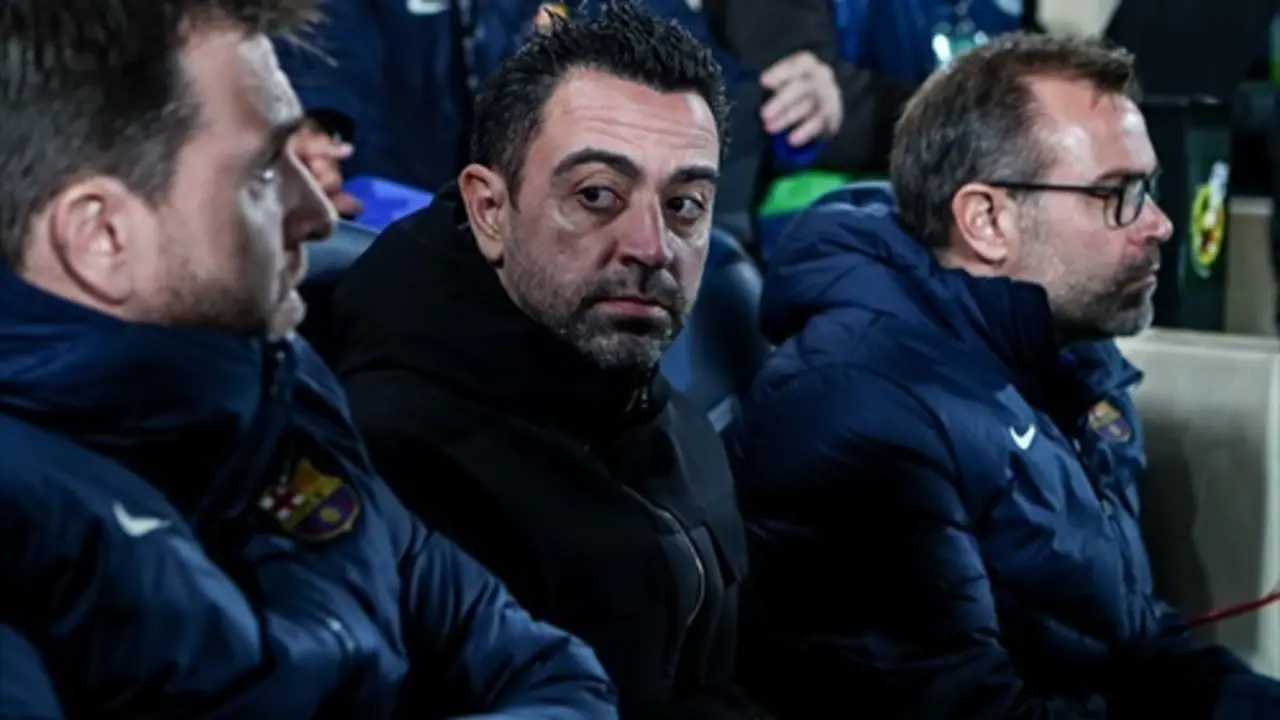 Xavi Hern&aacute;ndez, entrenador del FC Barcelona, observa durante el partido de la Liga Santander entre el Villareal CF y el FC Barcelona en el Estadio de la Cer&aacute;mica el 27 de noviembre de 2021, en Valencia, Espa&ntilde;a.
Firma
AFP7 / Europa Press
Unai Emery, entrenador del Villarreal, gesticula durante el partido de la Liga Santander entre el Villareal CF y el FC Barcelona en el Estadio de la Cer&aacute;mica el 27 de noviembre de 2021, en Valencia, Espa&ntilde;a.