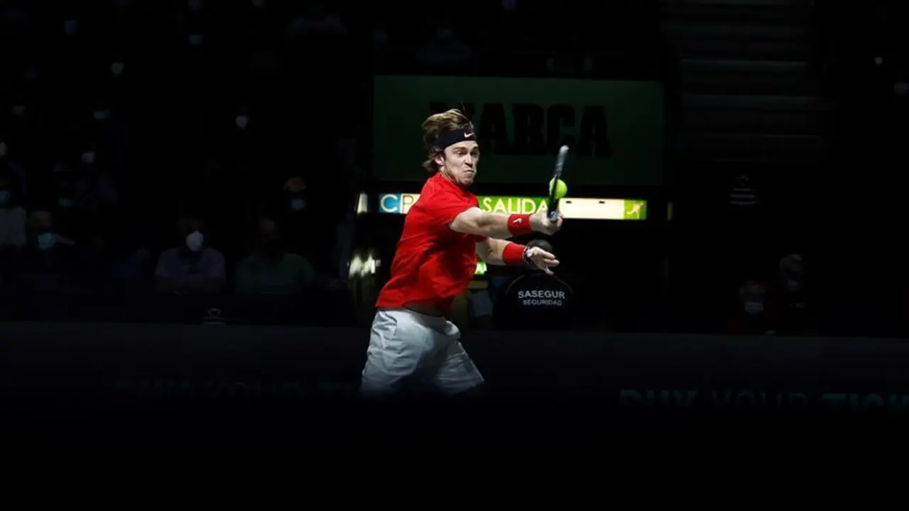 El ruso Andrey Rublev durante su encuentro ante el ecuatoriano Roberto Quiroz de la fase final de la Copa Davis de tenis disputado este s&aacute;bado en el Madrid Arena. EFE/ Rodrigo Jim&eacute;nez