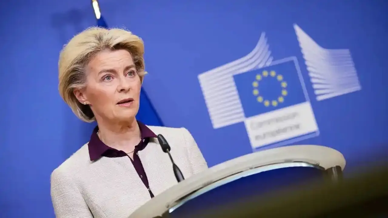 La presidenta de la Comisi&oacute;n, Ursula von der Leyen, durante su comparecencia de este viernes CE