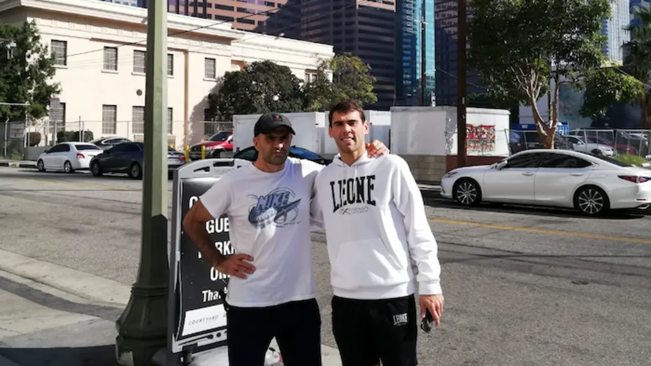 Sergio 'El Ni&ntilde;o' Garc&iacute;a junto a su entrenador en Los &Aacute;ngeles. / SERGIO GARC&Iacute;A