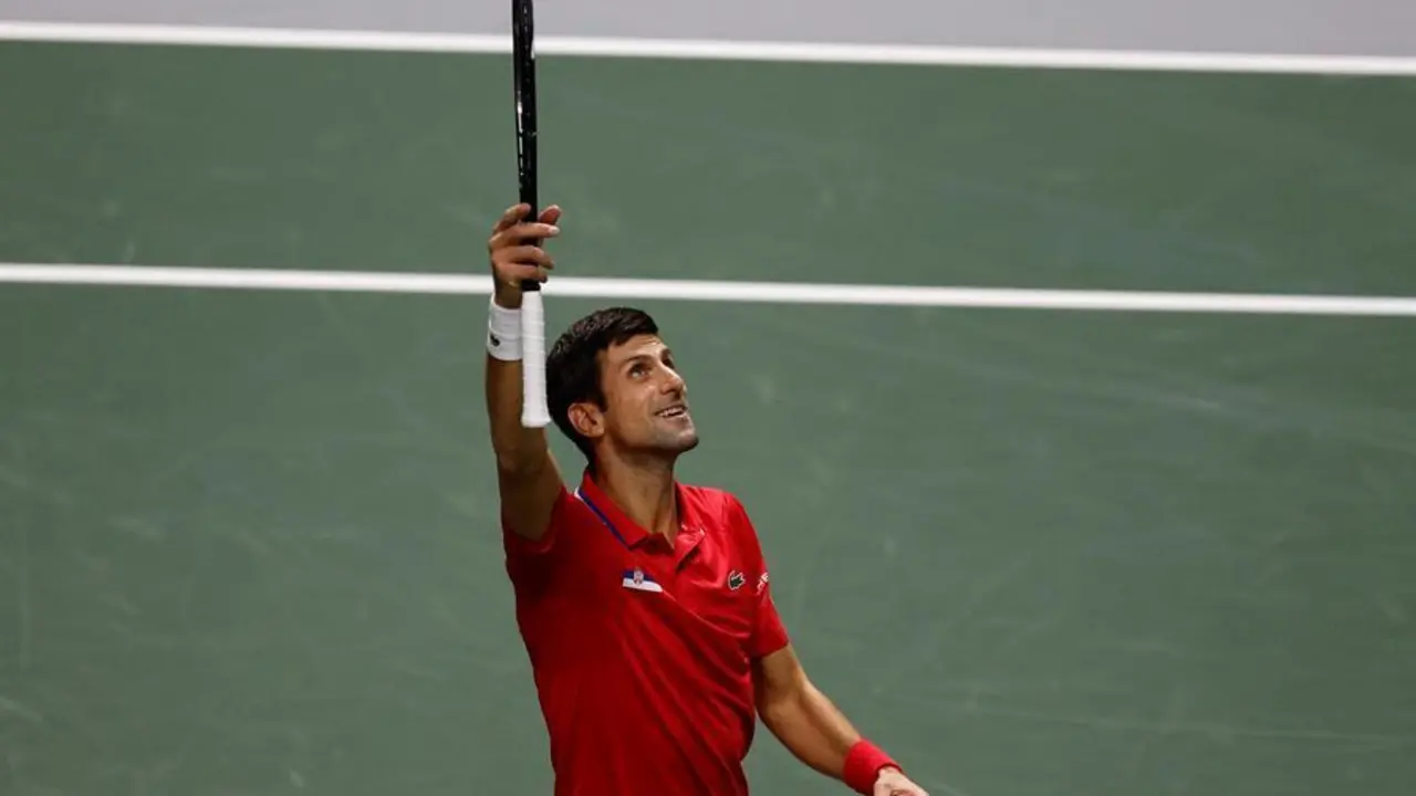 El tenista serbio Novak Djokovic celebra tras vencer al kazajo Alexander Bublik en su encuentro de cuartos de final de la Copa Davis entre Serbia y Kazajist&aacute;n disputado este mi&eacute;rcoles en el Madrid Arena. EFE/JuanJo Mart&iacute;n