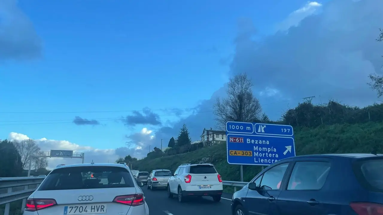 Retenciones en la A-67 en direcci&oacute;n Santander. / ALERTA