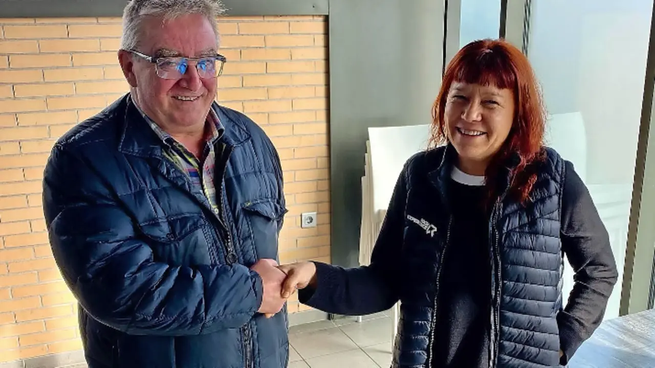 Eugenio S&aacute;nchez y su sucesora al frente de la ARC, la guipuzcoana Maika Tameron.
