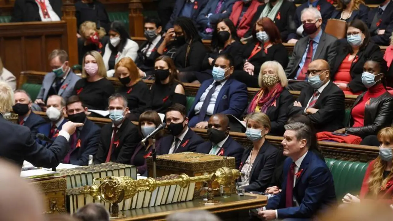 Imagen de una sesi&oacute;n de control al primer ministro brit&aacute;nico, Boris Johnson, en la C&aacute;mara de los Comunes de Westminster
