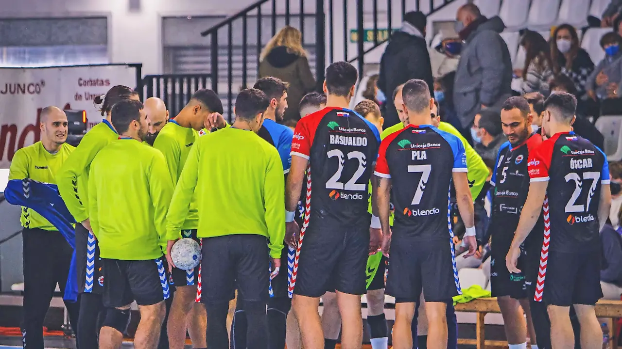 Los c&aacute;ntabros deber&aacute;n seguir en la l&iacute;nea de juego, imponiendo m&aacute;s fuerza en defensa para poder seguir subiendo al contraataque. / alerta