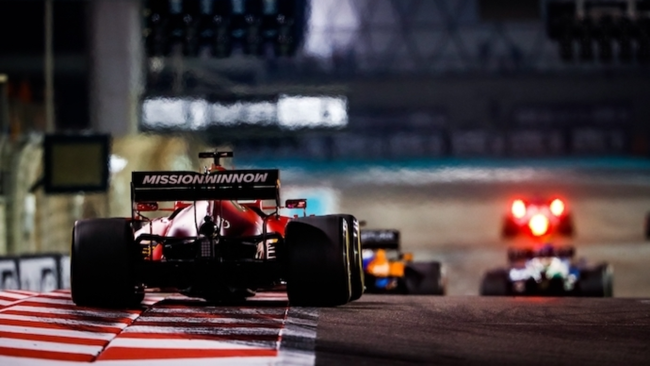 16 LECLERC Charles (mco), Scuderia Ferrari SF21, acci&oacute;n durante el Gran Premio Etihad Airways de Abu Dhabi de F&oacute;rmula 1 2021, 22&ordf; ronda del Campeonato Mundial de F&oacute;rmula 1 de la FIA 2021 del 10 al 12 de diciembre de 2021 en el Circuito de Yas Marina, en la Isla de Yas, Abu Dhabi - Foto Antonin Vincent
