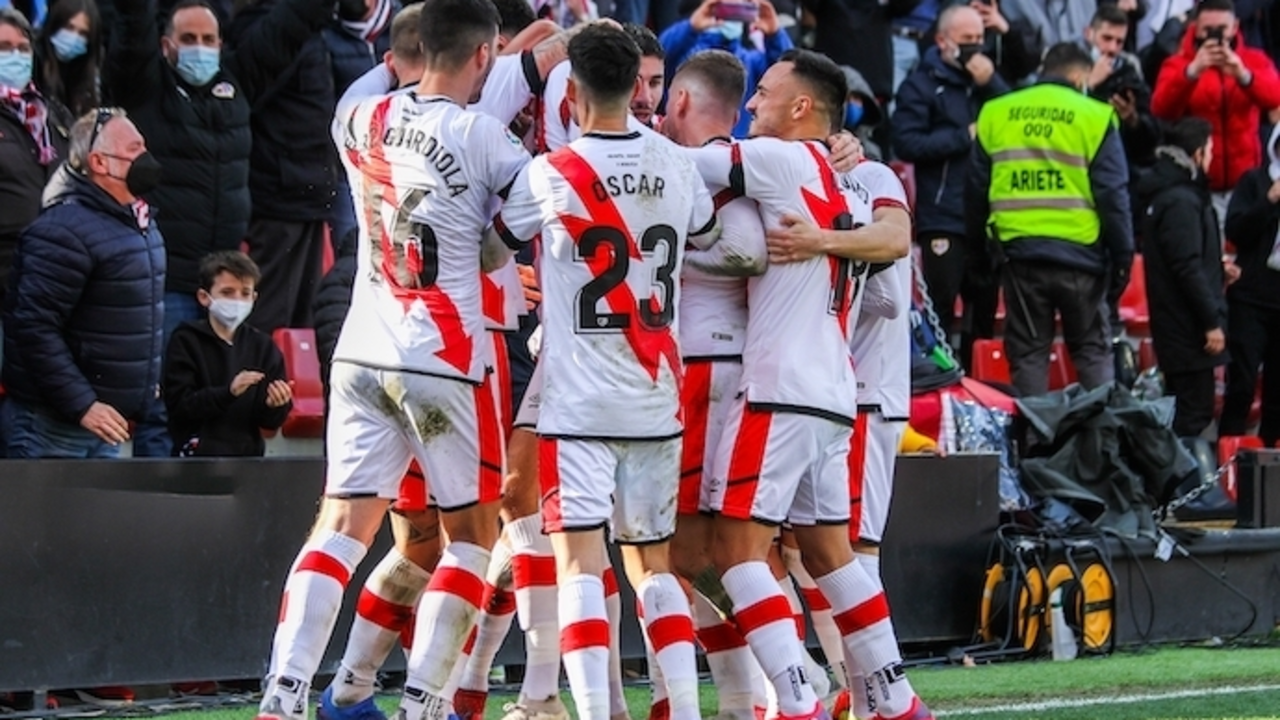 Alejandro Catena of Rayo Vallecano celebrates a goal during La liga football match played between Rayo Vallecano and Deportivo Alaves at Vallecas stadium on December 18, 2021, in Madrid, Spain.
Irina R. Hipolito / AFP7 / Europa Press
18/12/2021 ONLY FOR USE IN SPAIN
