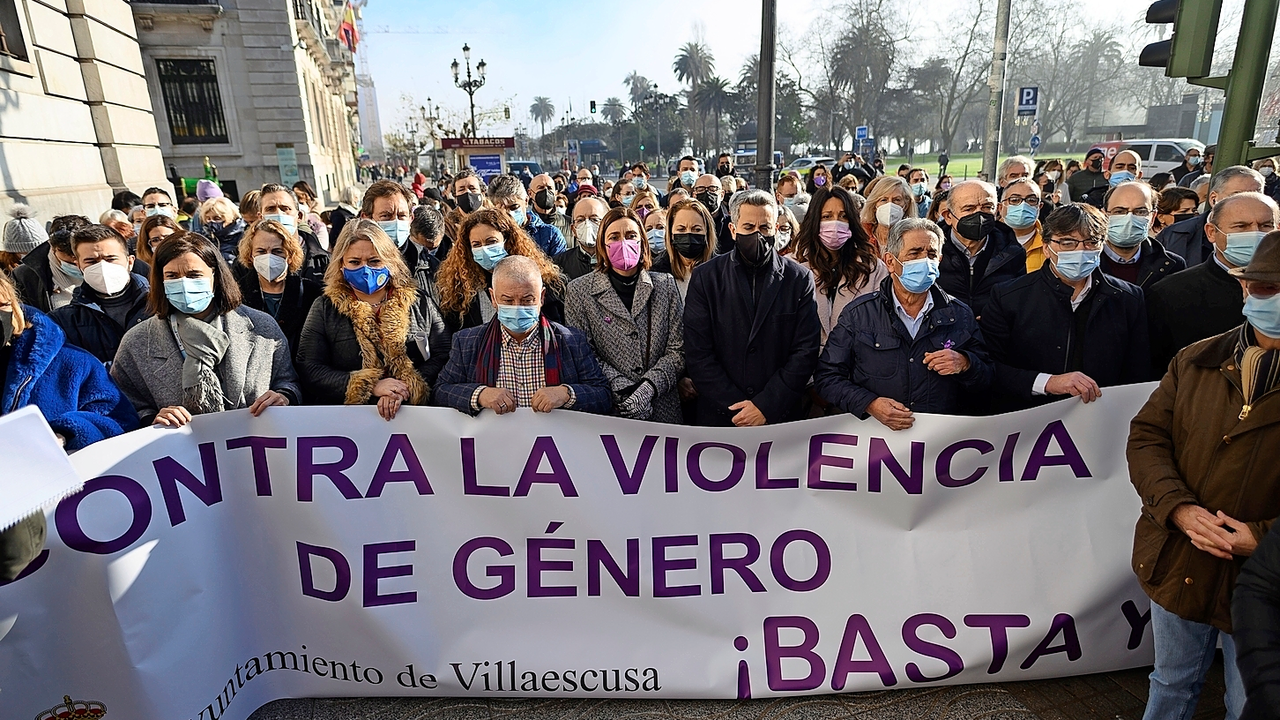 Un momento de la concentraci&oacute;n contra la violencia machista, ayer s&aacute;bado en Santander. /P. p. Hoyos