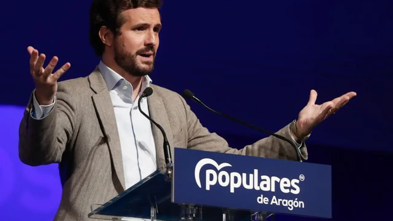 El presidente del PP, Pablo Casado, interviene durante el XIV Congreso Auton&oacute;mico del Partido Popular de Arag&oacute;n en Zaragoza d&oacute;nde hoy ha elegido Jorge Azc&oacute;n como nuevo presidente regional del partido. EFE/Javier Cebollada