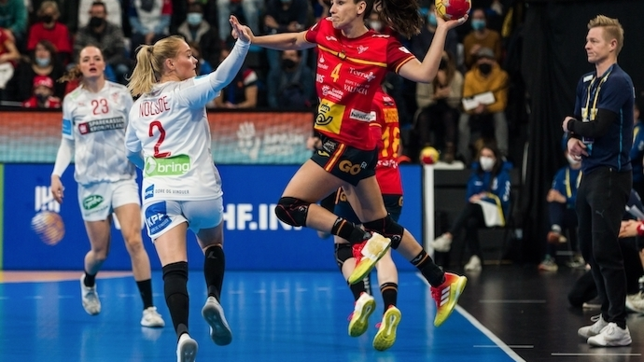 Carmen Martin, de Espa&ntilde;a, en acci&oacute;n durante el 25&ordm; Campeonato del Mundo Femenino 2021 para el tercer y cuarto partido entre Dinamarca y Espa&ntilde;a en el Palau d'Esports de Granollers el 19 de diciembre de 2021 en Granollers, Barcelona, Espa&ntilde;a.
Fecha: 19/12/2021.

Firma: AFP7 / Europa Press