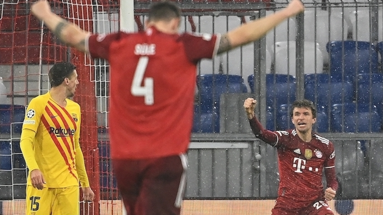 Thomas Mueller, del Bayern, celebra el primer gol de su equipo durante el partido de f&uacute;tbol del Grupo E de la Liga de Campeones de la UEFA entre el FC Bayern de M&uacute;nich y el FC Barcelona en el Allianz Arena. Foto: Sven Hoppe/dpa
Fecha: 08/12/2021.