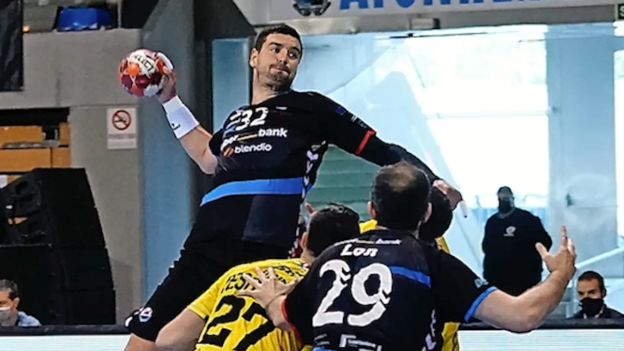 La llegada de un jugador de otro nivel como Ostroushko fue clave en el fin de curso del Sinf&iacute;n. / Hardy