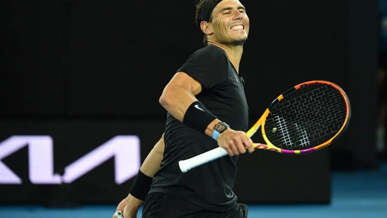 El espa&ntilde;ol Rafael Nadal celebra su victoria ante el estadounidense Maxime Cressy en el partido de la final masculina del torneo de tenis Melbourne Summer Set en Melbourne Park en Melbourne, Australia, el 9 de enero de 2022. (Tenis, Espa&ntilde;a) EFE/EPA/JAMES ROSS