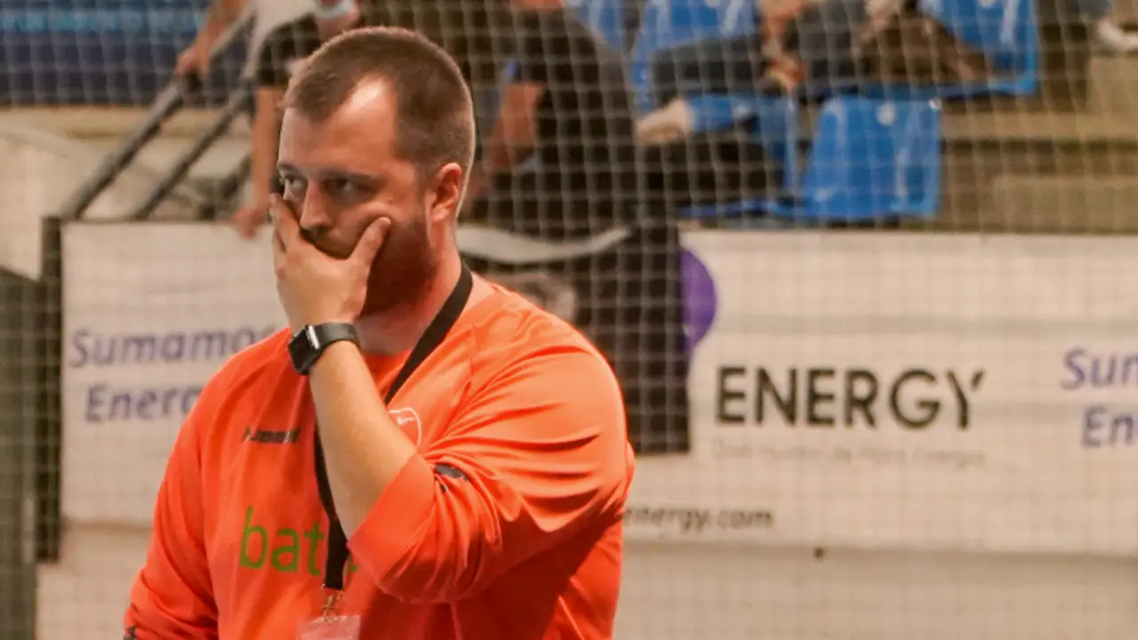 &Aacute;lex Mozas seguir&aacute; vestido de naranja hasta el 2024 tras firmar su renovaci&oacute;n. / Hardy