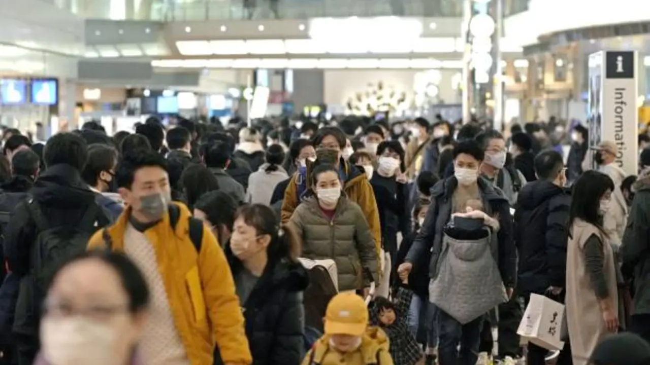 El aeropuerto de Haneda, en Tokio, abarrotado. / Kyodo News v&iacute;a Getty Images